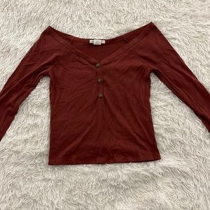Wide shoulder form fitting semi crop top